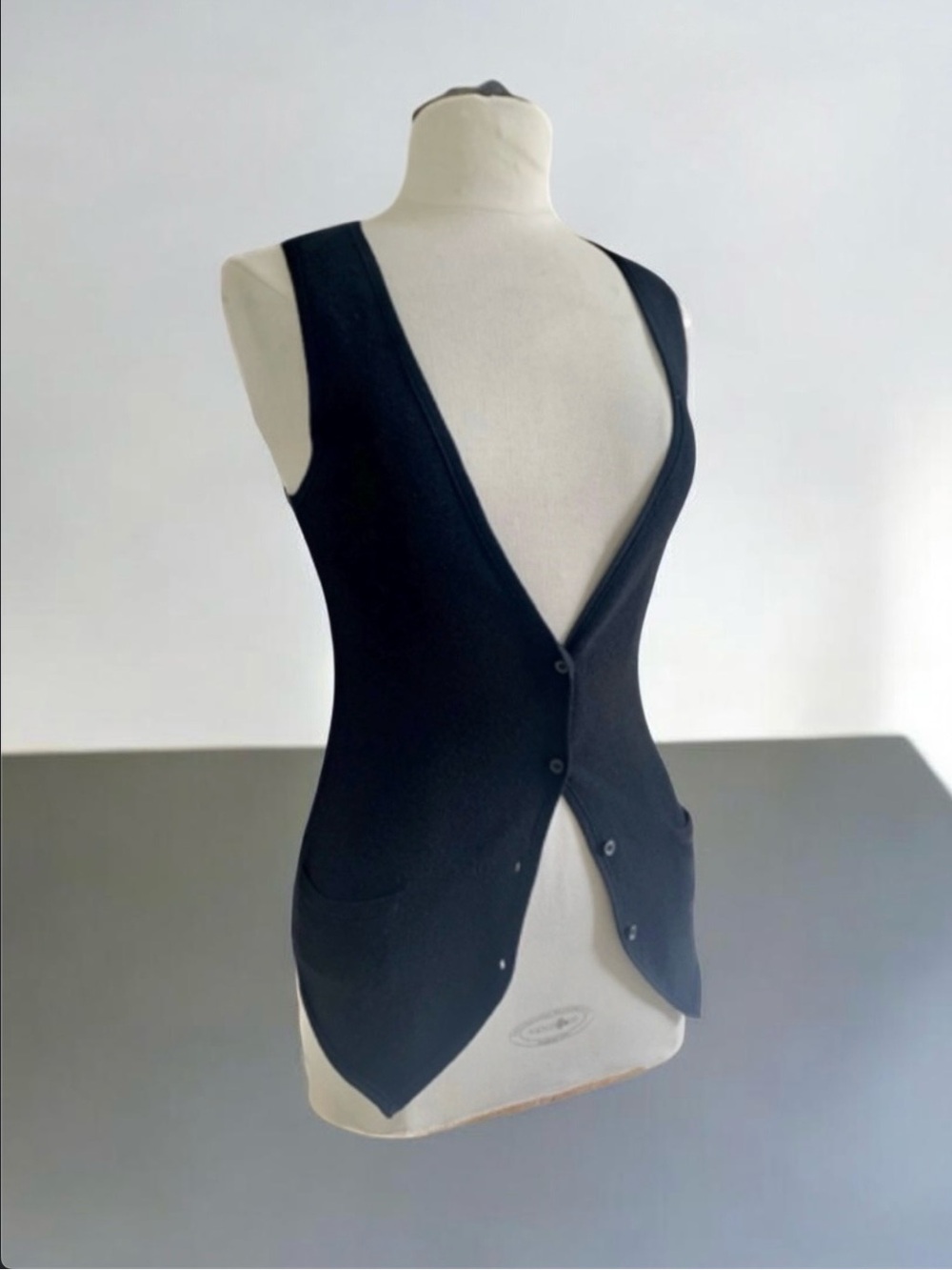 💞DONNA KARAN Button Down Form Fitting Wool Vest • Black • Size US 2